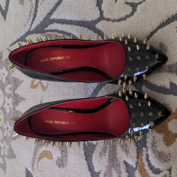 Spiked heels - Picture 3 of 3